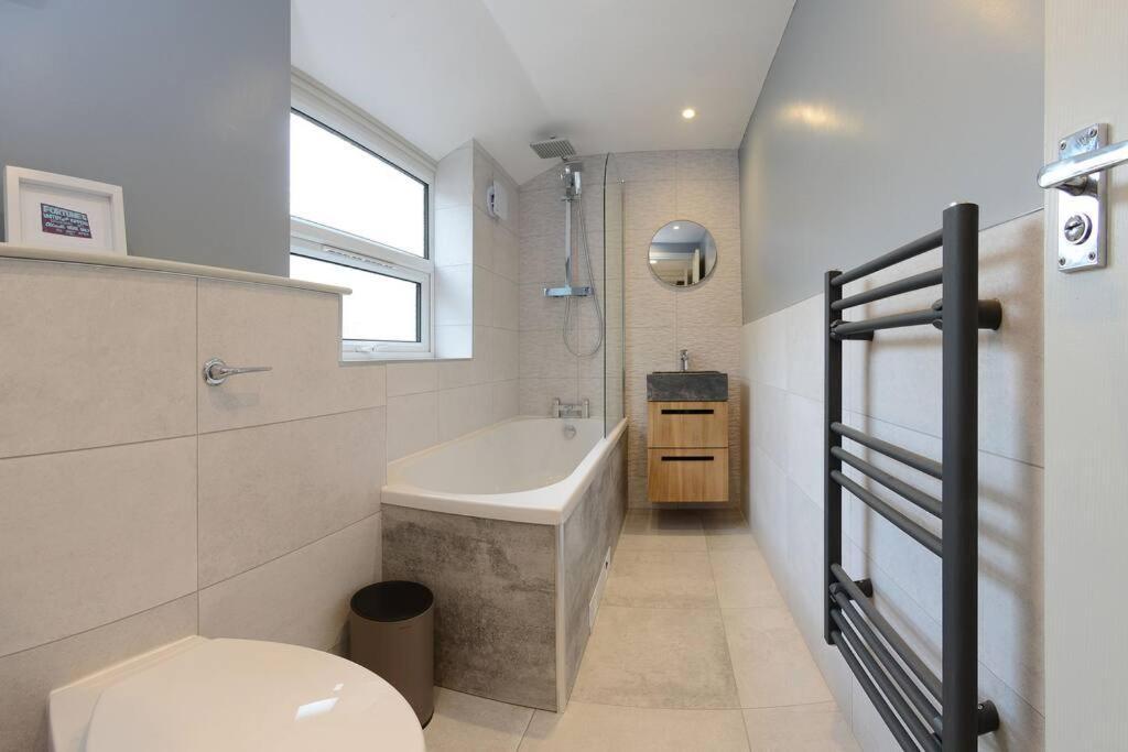 Apartment West With Free Parking Whitby Exterior foto